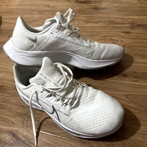 Nike Air Zoom Pegasus Athletic Tennis Shoes (U.S. Women’s Size 10.5)